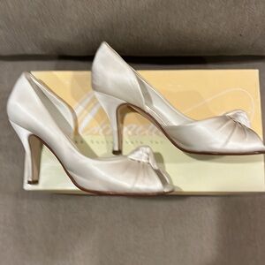 Sz 7 White Silk Wedding Heels